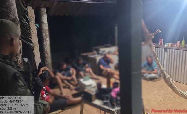 PM flagra ‘piratas da piracema’ com 49 kg de peixes e um pula no rio para fugir em Rondonópolis; imagens