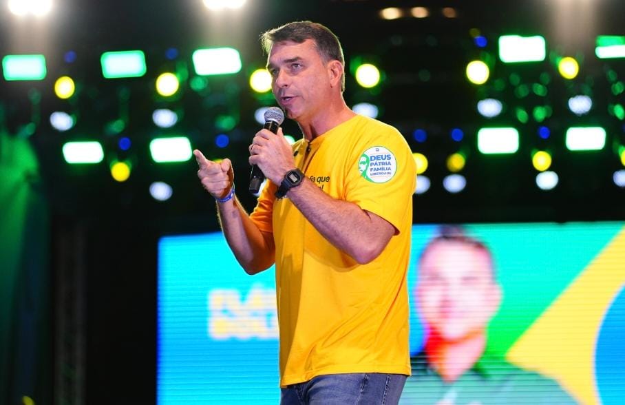 Veritá, que ‘cravou’ o 1º turno, mostra Flávio Bolsonaro com 51,1% dos votos válidos contra 48,9% de Lula