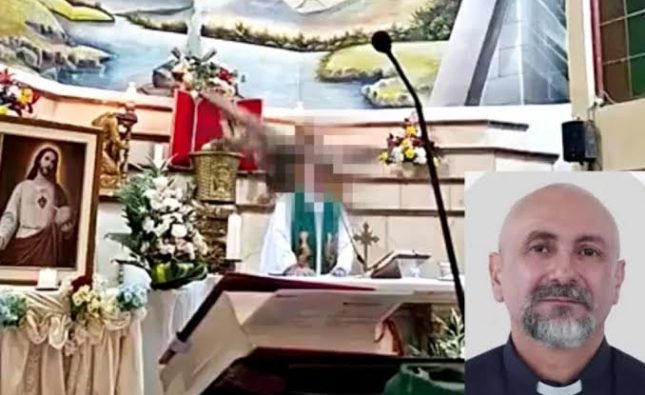 Vídeo forte padre morrendo após cruz cair sobre sua cabeça durante missa