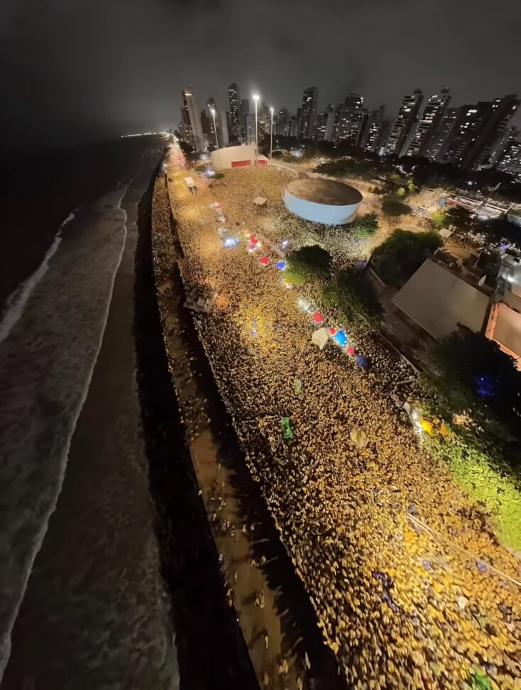 Vídeo impressionante mostra mar de gente em apoio a Flávio Bolsonaro durante ‘Bloquinho do 22’ em Recife