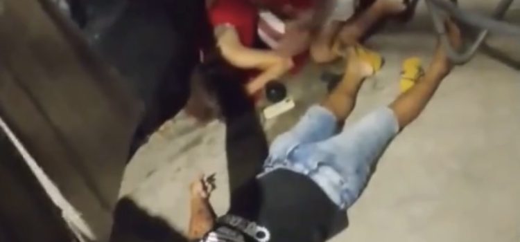 Vídeo mostra casal morto após marido executar a esposa e cometer suicídi0 durante comemoração das eleições