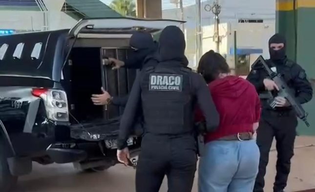 Vídeo mostra ‘chefona’ do CV, condenada a mais de 260 anos de prisão, chegando a MT
