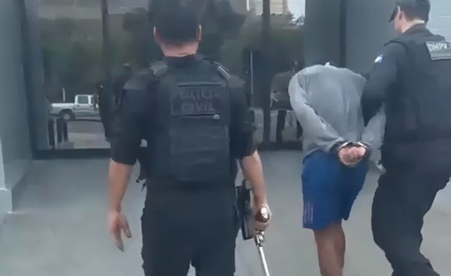 Vídeo mostra prisão de jovem que executou homem com 15 tiros em Rondonópolis